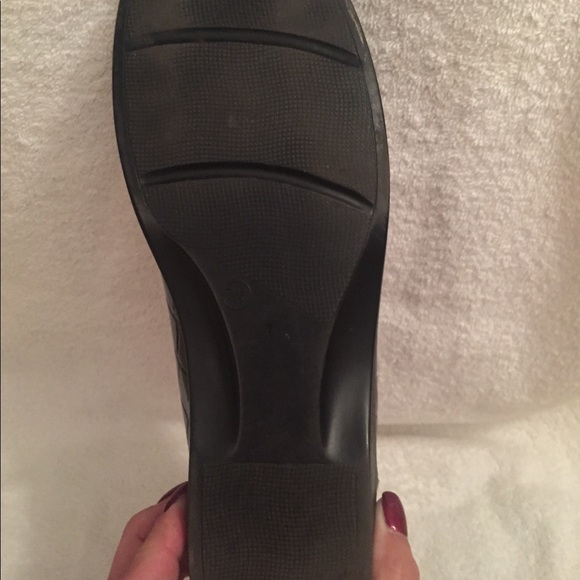 EUC*Ladies black patent leather loafers 👞 - Picture 4 of 7